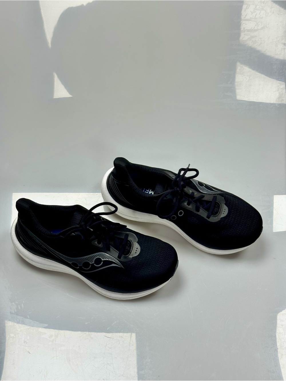 Saucony Triumph 23 Men’s 10 Wide Black White Cushioned Running Shoes - Picture 3 of 6